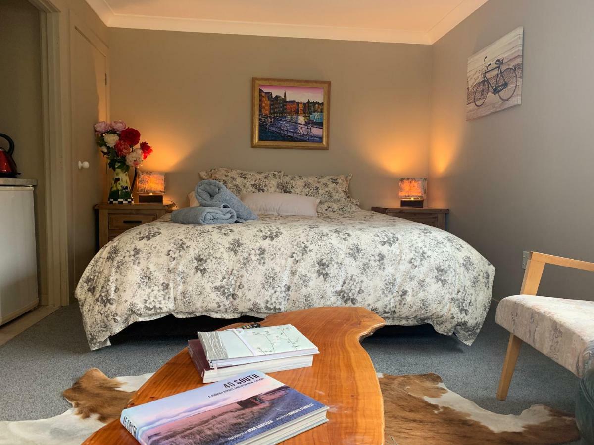 Trout 'N' Trail B&B Ranfurly エクステリア 写真